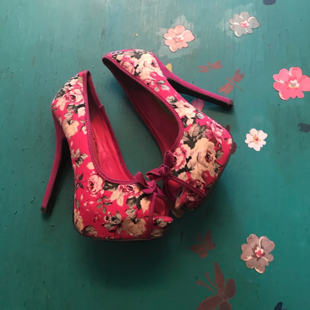 Beautiful PUMP HEELS